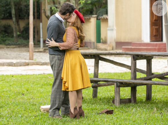Na novela 'Além da Ilusão', Isadora (Larissa Manoela) e Davi (Rafael Vitti) já se beijaram
