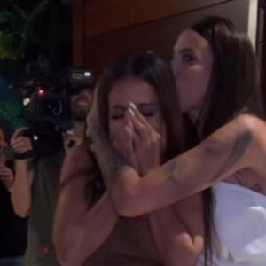 Anitta ganhou festa surpresa de aniversário adiantada