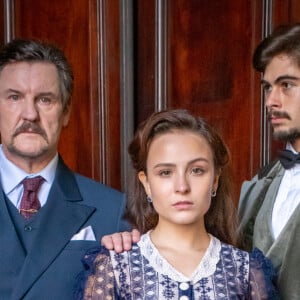 Matias (Antonio Calloni) matou a filha Elisa (Larissa Manoela) na novela 'Além da Ilusão'