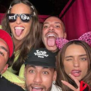 Rafa Kalimann posou para fotos com Neymar em festa organizada por Rafaella Santos no Rio de Janeiro