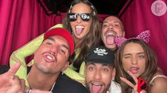 Rafa Kalimann posou para fotos com Neymar em festa organizada por Rafaella Santos no Rio de Janeiro