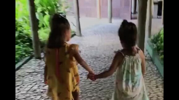 Ivete Sangalo derreteu o coração dos seguidores ao publicar um vídeo das filhas, Marina e Helena