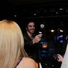 Fiuk se apresentou no bar Dezoito, no bairro nobre do Itaim, em São Paulo, na noite de terça-feira, 9 de dezembro de 2014. O cantor se apresentou com um copo de uísque na mão e interagiu bastante com o público durante todo o show