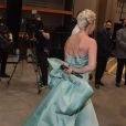 Veja detalhes do maxi-laço do vestido usado por Lady Gaga