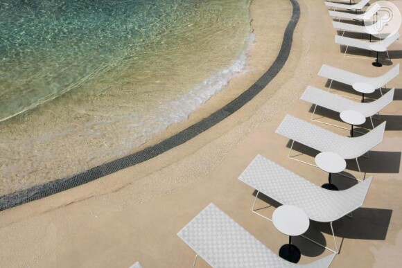 Hotel conta com praia artificial privada