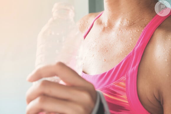 O suor acumulado na pele após os exercícios pode causar prejuízos à sua saúde