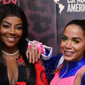 Anitta quer conversar e estreitar os laços com Ludmilla, que tem sido resistente à ideia, segundo jornal Extra