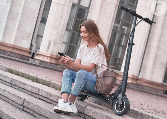 O tênis branco é sucesso de vendas e fica incrível nos mais variados looks