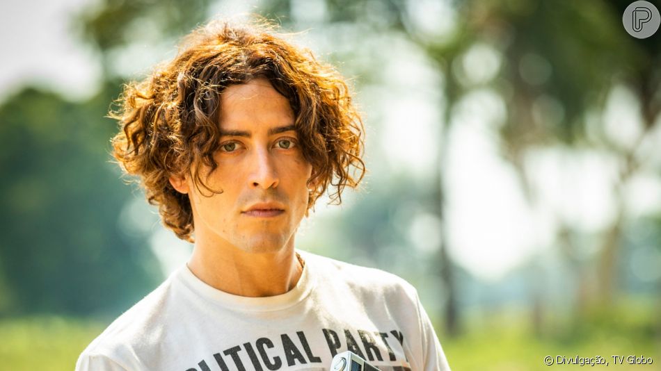 Jove (Jesuita Barbosa) fica entre a vida e a morte ao ser picado por uma cobra na novela 'Pantanal'
