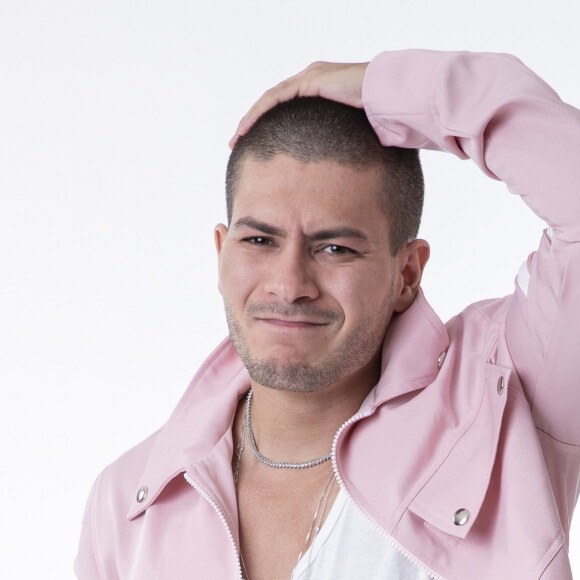 Arthur Aguiar aparece logo atrás, com chances reais de deixar o 'BBB22'