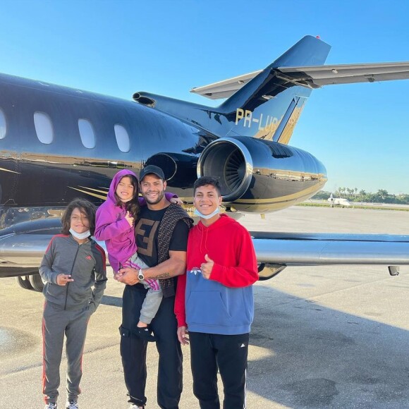 Hulk, agora, é pai de 4 filhos. Além de Zaya, ele também tem Tiago, Ian e Alice