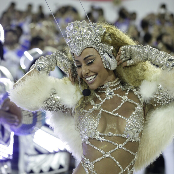 Sabrina Sato torneia corpo com atividade física e usa bioestimuladores de colágeno em tratamentos estéticos