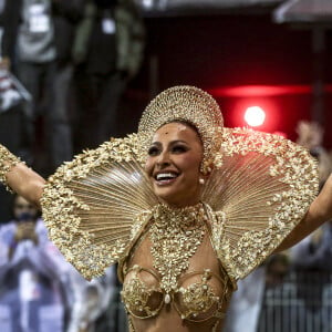 Desfile da Vila Isabel, com Sabrina Sato, tem previsão de início entre 3h e 3h50 da manhã