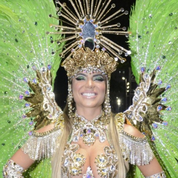 Hariany Almeida estreia no Carnaval do Rio