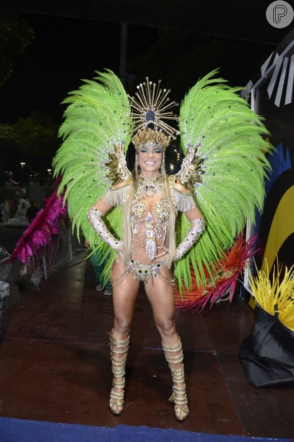 A imperatriz Leopoldinense é a primeira escola do Grupo Especial a desfilar no Carnaval do Rio