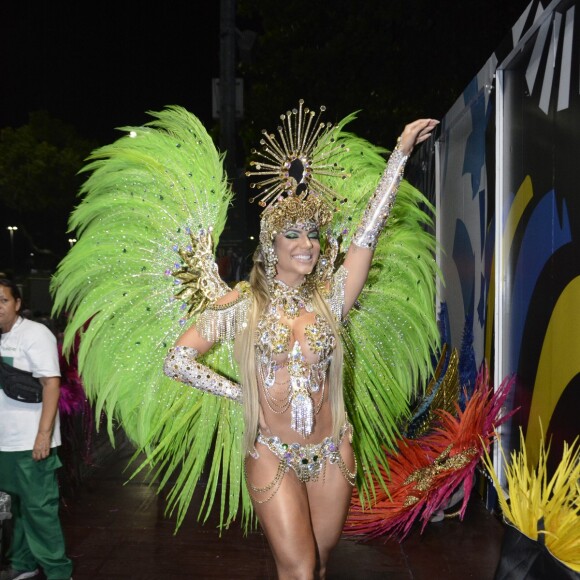 'O Carnaval me reergueu. Eu estava muito para baixo, desanimada', disse Hariany Almeida ao G1