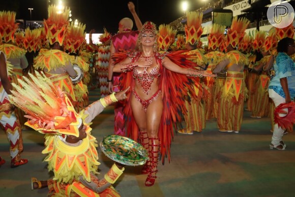 Lexa escolheu fantasia inspirada em Luma de Oliveira para desfilar no Carnaval 2022