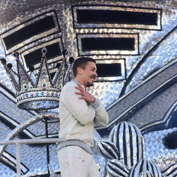 Carlinhos Maia se emocionou com homenagem no carnaval ao desfilar pela Império de Casa Verde