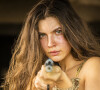 Juma (Alanis Guillen) é humilhada por Madeleine (Karine Teles) na novela 'Pantanal'