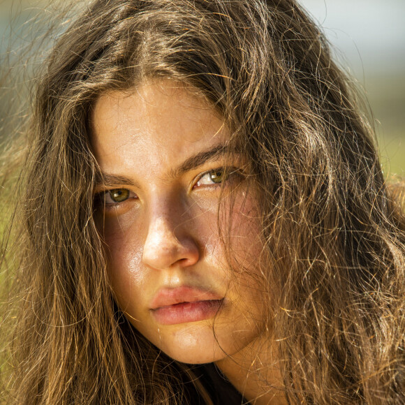 Juma (Alanis Guillen) deixa Nayara (Victoria Rossetti) cheia de ciúmes na novela 'Pantanal'