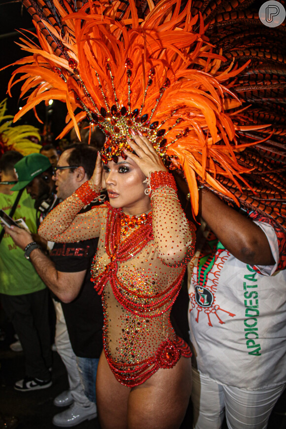 Mileide Mihaile foi sucesso no Carnaval com fantasia em tule ao desfilar pela Grande Rio