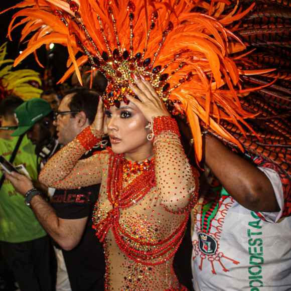 Mileide Mihaile foi sucesso no Carnaval com fantasia em tule ao desfilar pela Grande Rio