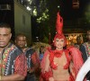 Paolla Oliveira vestiu saia improvisada para ter conforto na hora de chegar à Sapucaí para Desfile das Campeãs