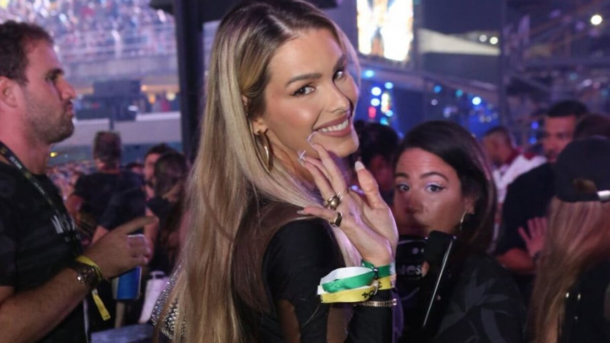 Foto: Yasmin Brunet Troca Beijos Com Ator Em Camarote E Ganha Apoio De 