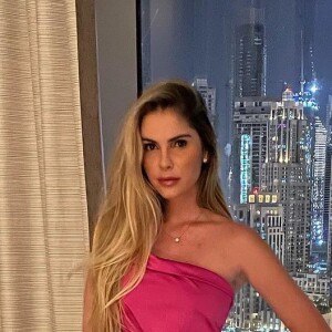 Bárbara Evans explicou por quais motivos precisa emagrecer após nascimento da filha