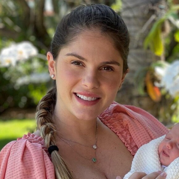 Bárbara Evans deu à luz Ayla Clark Theodoro, sua primeira filha, em março de 2022