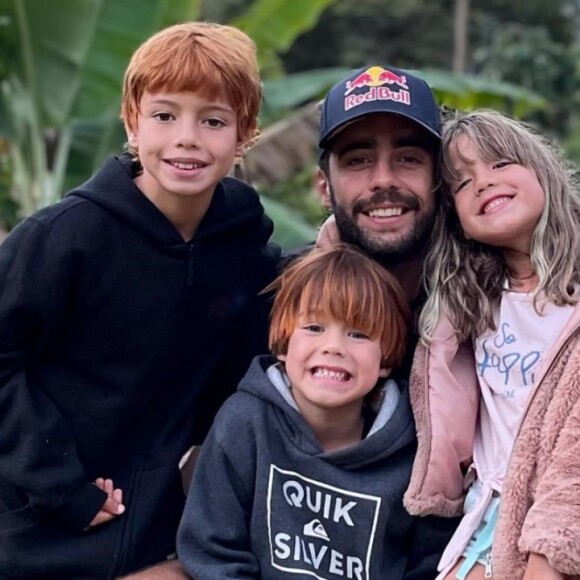 Após 'BBB', Pedro Scooby reencontrou os filhos em Portugal
