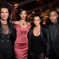 Rihanna recebe Kim Kardashian e mais famosos em 1º jantar de sua fundação