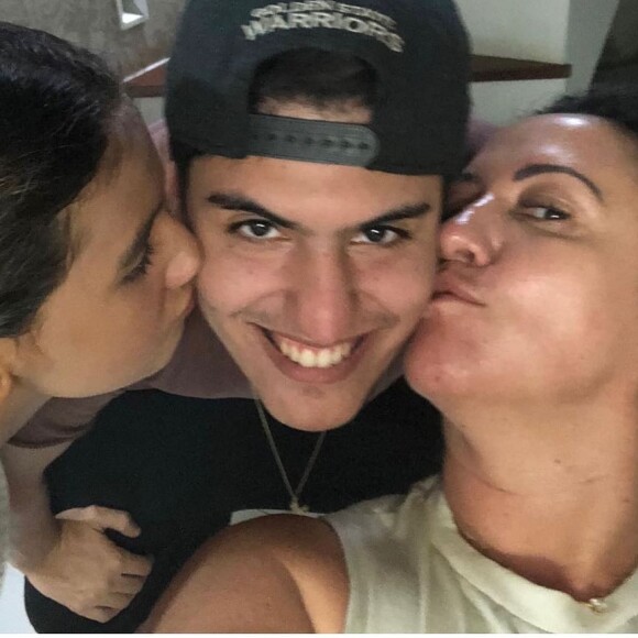 Simone Medina está afastada do filho, Gabriel Medina, há mais de um ano