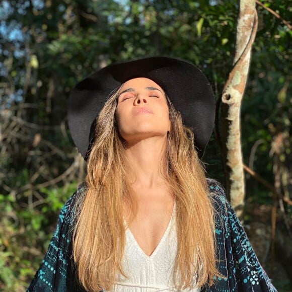 Wanessa Camargo publicou uma série de fotos da viagem no domingo de Páscoa, mas aparece sozinha em todas