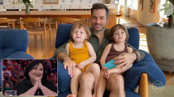 Viúvo de Paulo Gustavo, Thales Bretas aparece com os filhos em vídeo
