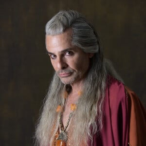 Lamár (Vitor Sparapane), representando o rei Lúcier (Sergio Dias Maciel) vai atrás de Naas (Rodrigo Moraes) no capítulo de terça-feira 17 de maio de 2022 da novela 'Reis'