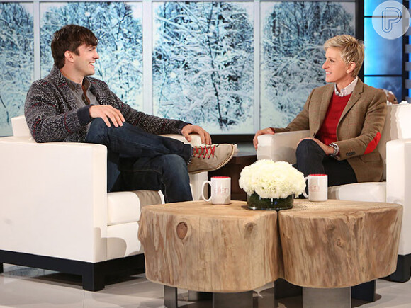 Ashton Kutcher fala da experiência de ser papai de primeira viagem no programa 'The Ellen Show', em 12 de dezembro de 2014