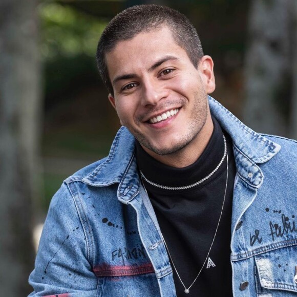Arthur Aguiar investiu tudo o que tinha em gravações para usar enquanto estivesse no 'BBB 22'