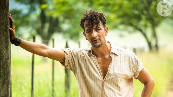José Lucas de Nada (Irandhir Santos) é o fiho mais velho de José Leôncio (Marcos Palmeira) na novela 'Pantanal' com a prostituta Generosa (Giovana Cordeiro)