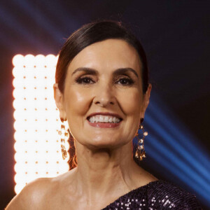 Fátima Bernardes participou de um 'pré-light' do 'The Voice Brasil' para testar equipamentos de som e luz