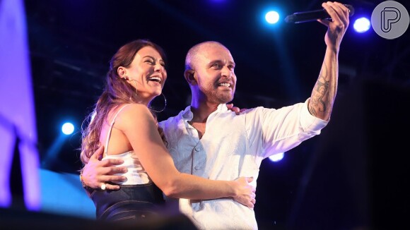 Paolla Olivera e Diogo Nogueira encantam os seguidores em show no Rio