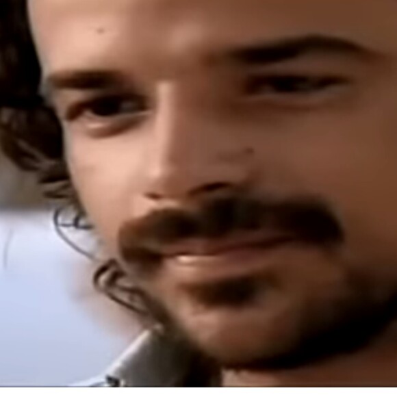 Alcides (Angelo Antonio) descobre que Tenório (Antonio Petrim) só lhe cortou na reta final da novela 'Pantanal'