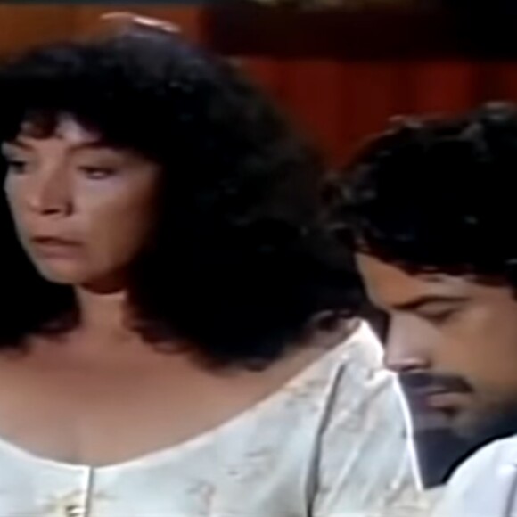 Alcides (Angelo Antonio) descobre que Tenório (Antonio Petrim) só lhe feriu na reta final da novela 'Pantanal'