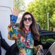 Anne Hathaway usou Schiaparelli com estampa floral em Cannes
