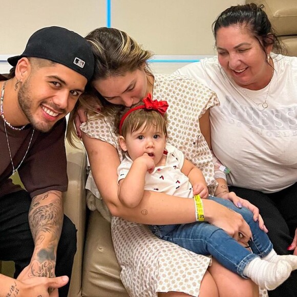 Virgínia Fonseca recebeu apoio da filha, Maria Alice, e da mãe em hospital