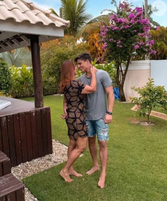 A ex-namorada de Tiago Ramos é Nadine Gonçalves, mãe de Neymar
