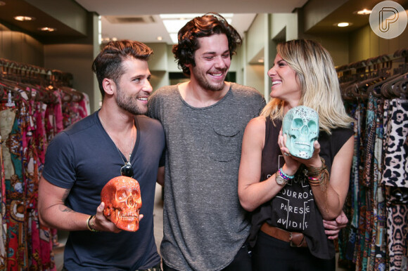 Bruno Gagliasso e Giovanna Ewbank prestigiam evento no Rio