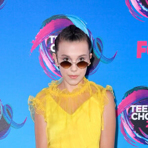 Millie Bobby Brown mudou seu estilo ao longo dos anos que cresceu diante do público fã da série 'Stranger Things'