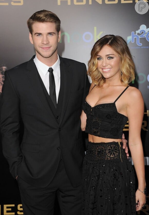 Miley Cyrus e Liam Hemsworth enfrentam rumores sobre o fim do noivado de quase um ano