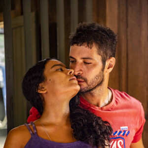 Levi (Leandro Lima) tem morte trágica ao fazer Muda (Bella Campos) refém na novela 'Pantanal'